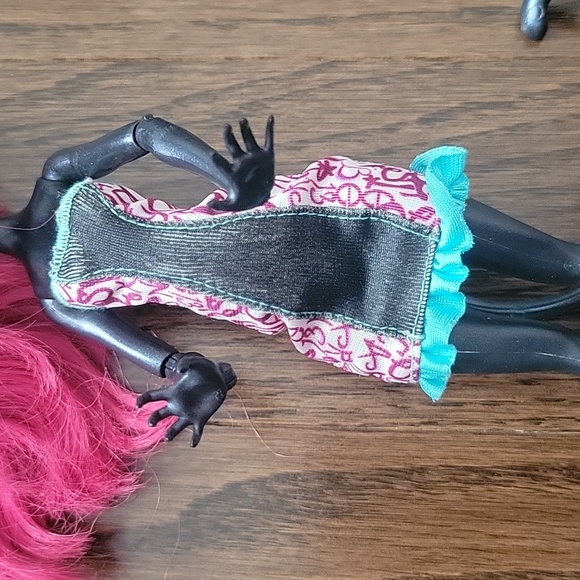 Monster High Catty Noir Doll and clothes - Picture 4 of 9